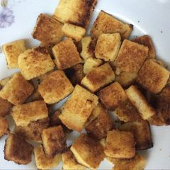 A picture of Garlic butter bread cubes for salad or mushrooms soup.