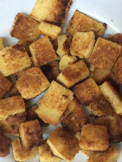 A picture of Garlic butter bread cubes for salad or mushrooms soup.