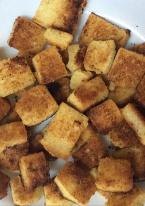 A picture of Garlic butter bread cubes for salad or mushrooms soup.