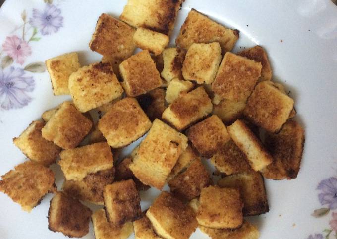 Garlic butter bread cubes for salad or mushrooms soup