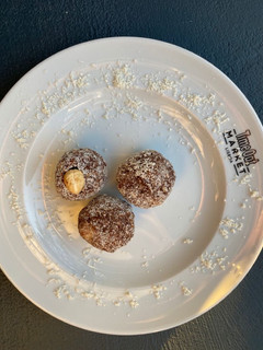 A picture of Peanut butter nutty chocolate date balls.