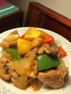 A picture of Chicken and Pineapple.
