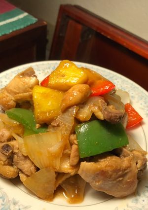 A picture of Chicken and Pineapple.
