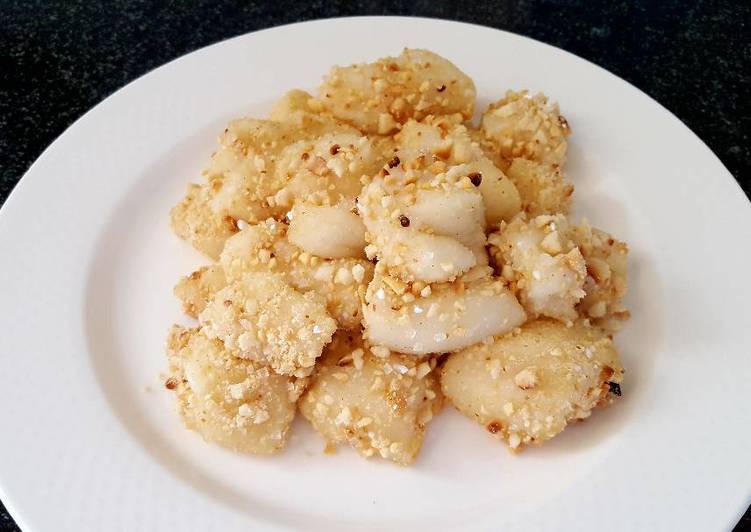 Mochi with ground peanuts