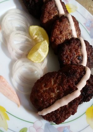 A picture of Kachey qeema ka kabab.