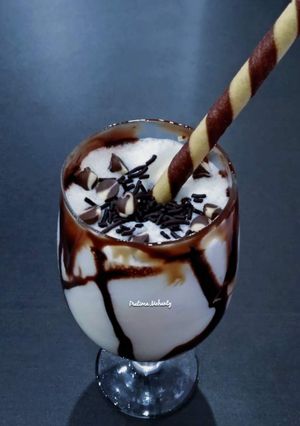 A picture of Vanilla Chocolate Lassi.