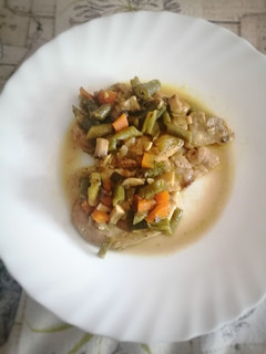 Una foto de Lomo de cerdo con verduras