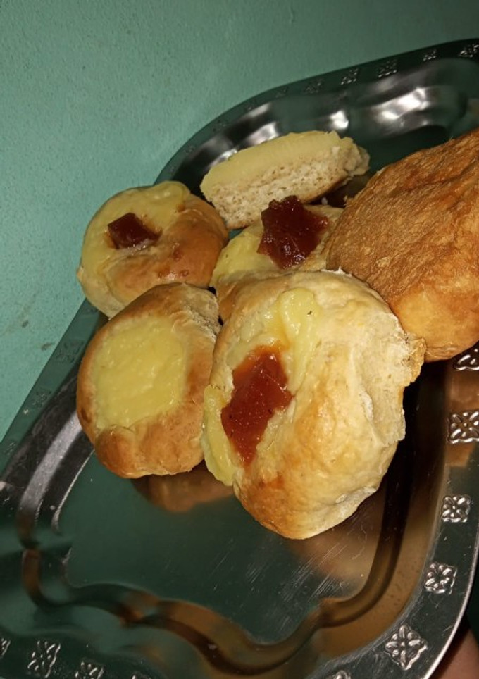 Una foto de Facturas fáciles con crema pastelera y membrillo