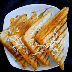 A picture of Veg grill cheese sandwich.