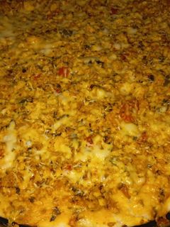 صورة لوصفة بيتزا بالدجاج. مثل المطاعم 🍕🍕