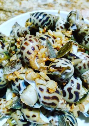 Hình của món Ốc hương xào bơ muối tỏi.