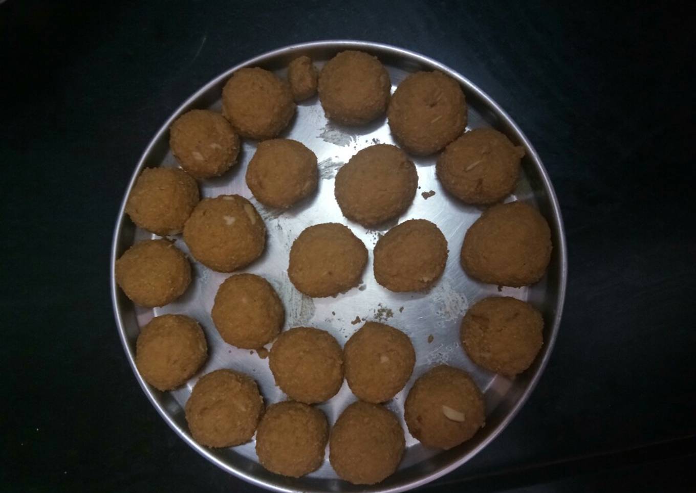Besan Rava Laddu