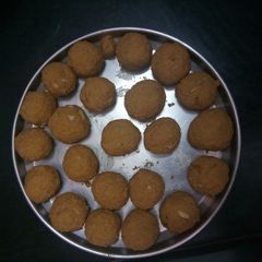 A picture of Besan Rava Laddu.