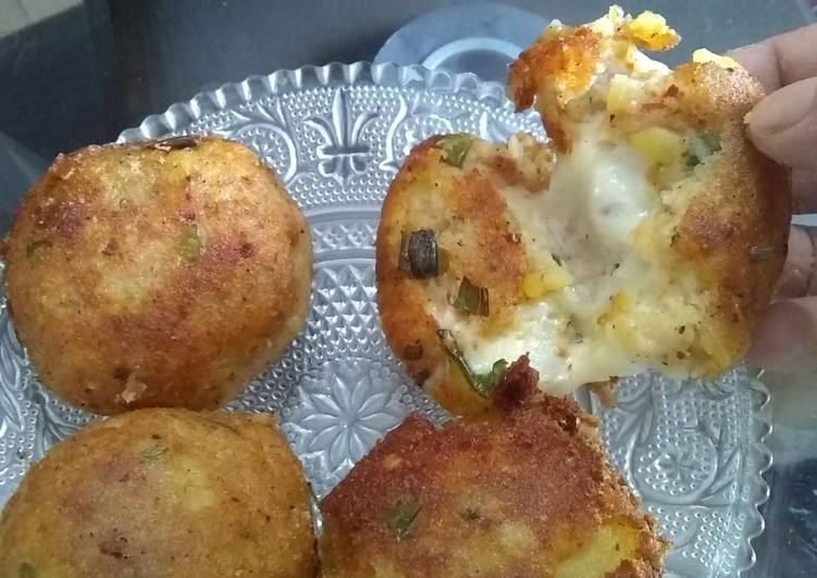 Recipe of Yummy Potatoes Cheese balls