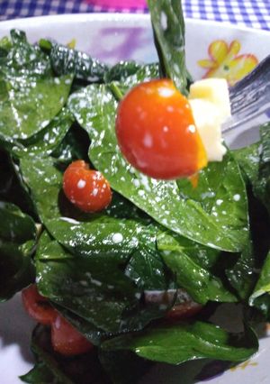 Una foto de Ensalada fresca de espinaca