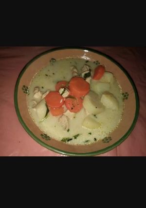 Tárkonyos tejszínes csirkeragu leves recept fotója