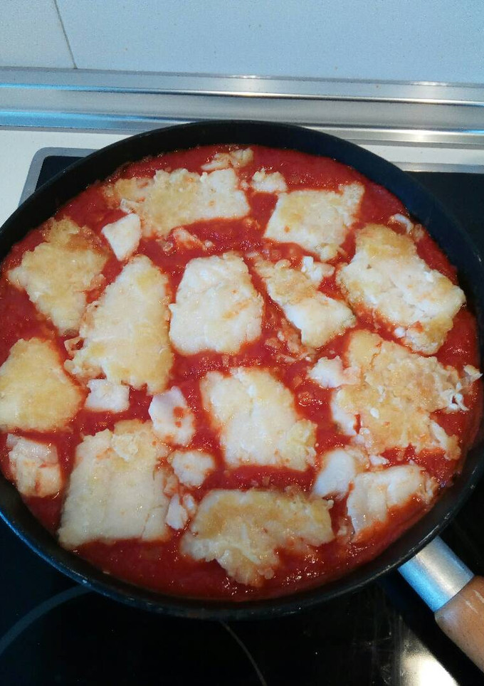 Una foto de Bacalao con tomate