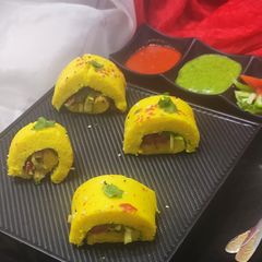 A picture of Leave dhokla shushi roll.
