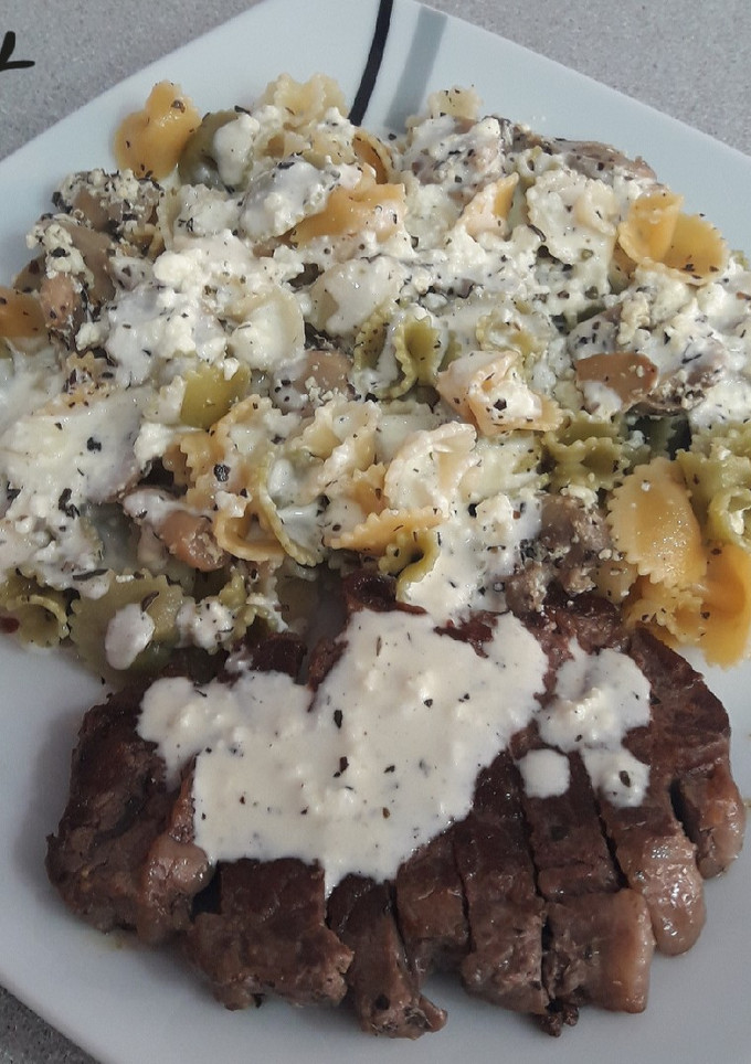 Una foto de Pasta con Solomillo y Salsa de Queso