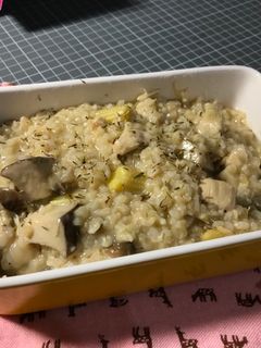 雞肉野蕈燉飯 的食譜成品照片