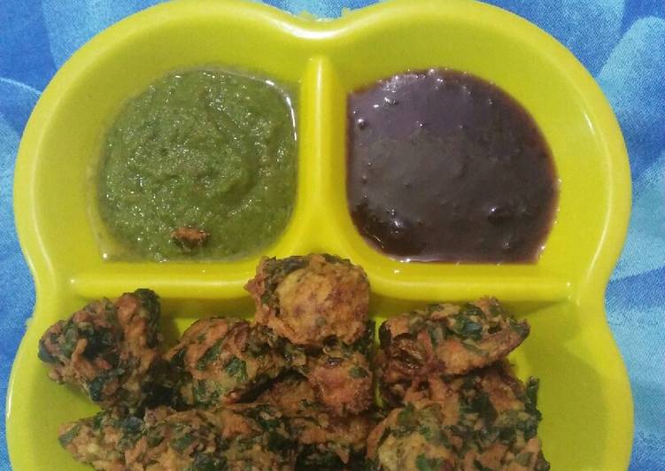 Methi Palak ke bhajiye