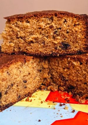 Una foto de Torta Negra de Ciruelas 🥧🖤Torta ochentosa para decorar o dejar así 🎂 especial cumpleaños 🥳🎁
