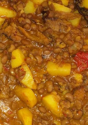 A picture of Beans and potato porridge.