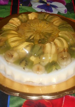 Una foto de Gelatina de coco con fruta encapsulada