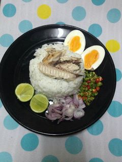 รูปของ ข้าวคลุกปลาทูกับไข่ต้ม (อิ่มแปล้ 2คนไม่เกิน100บาท)