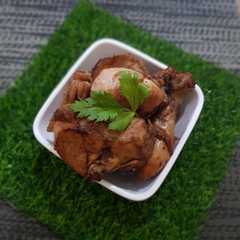 Ayam Goreng Ungkep রেসিপির প্রধান ছবি