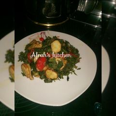A picture of Spinach with potatoes.