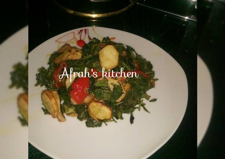 Simple Way to Prepare Super Quick Homemade Spinach with potatoes