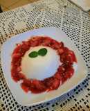 Panacota de coco con coulis de fresa con mezcal🍓🥄