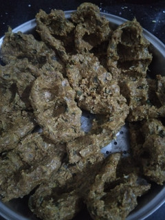 દુધીના મુઠીયા (Dudhi Muthiya Recipe in Gujarati) રેસીપી મુખ્ય ફોટો