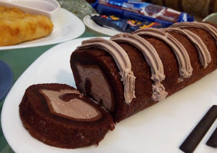 Simple Way to Prepare Homemade Chocolate Swiss Roll