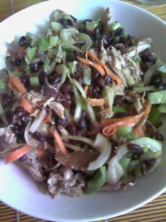 Una foto de Ensalada de frijoles y pollo con vinagreta de curry