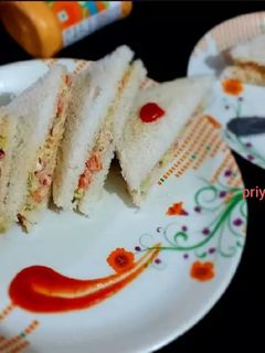 स्ट्रीट स्टाइल मेयो ब्रेड सैंडविच (steet style mayo bread sandwich recipe in hindi) रेसिपी मुख्य फोटो