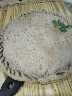 Una foto de Tarta de verdura con masa de harina integral y semillas