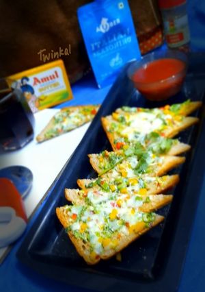 ચીઝ કેપ્સિકમ ચિલી ટોસ્ટ(Cheese Capsicum chilly Toast Recipe in Gujarati રેસીપી મુખ્ય ફોટો