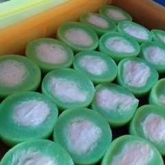 รูปของ Kue nona manis (kue talam hijau)