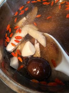 香菇雞湯電鍋版 的食譜成品照片