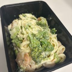 A picture of Shrimp and Broccoli Fettuccine Alfredo.
