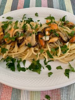 Foto di Spaghetti con le cozze in bianco