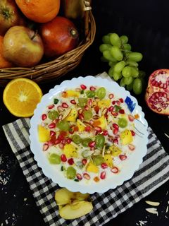 मिक्स फ्रूट रायता (mix fruit rayta recipe in Hindi) रेसिपी मुख्य फोटो