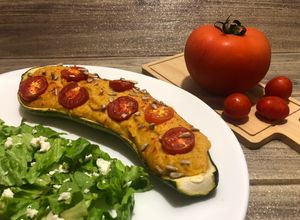 Foto de Courgete recheada com húmus