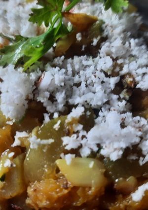 লাউ বড়ি ঘন্ট (lau bori ghonto recipe in Bengali) রেসিপির প্রধান ছবি