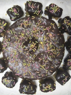 A picture of Leftover Bread/Pav chocolate cake and cakes bites.