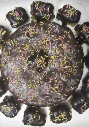 A picture of Leftover Bread/Pav chocolate cake and cakes bites.