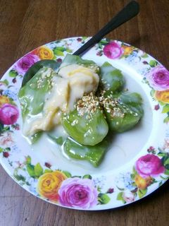 Hình của món Bánh đúc lá dứa, nước chấm sầu riêng.