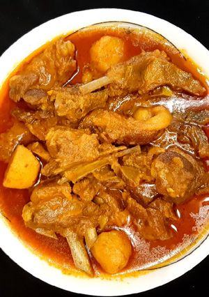 আলু দিয়ে খাসির মাংসের ঝোল রেসিপির প্রধান ছবি